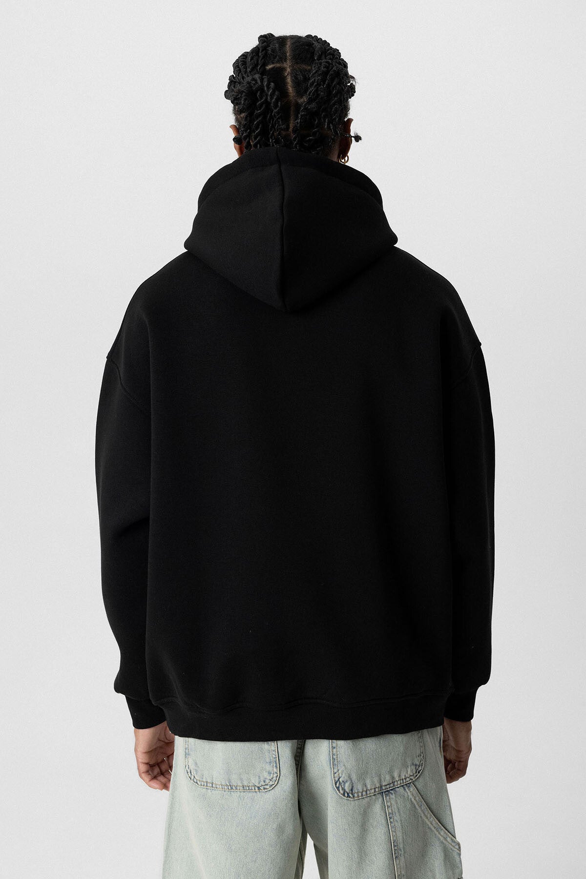 THE CLASSIC BLACK HOODIE