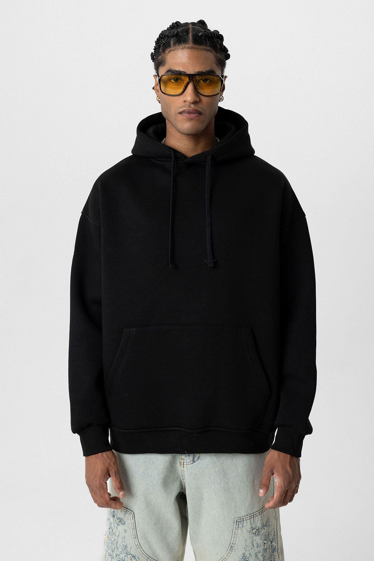 THE CLASSIC BLACK HOODIE