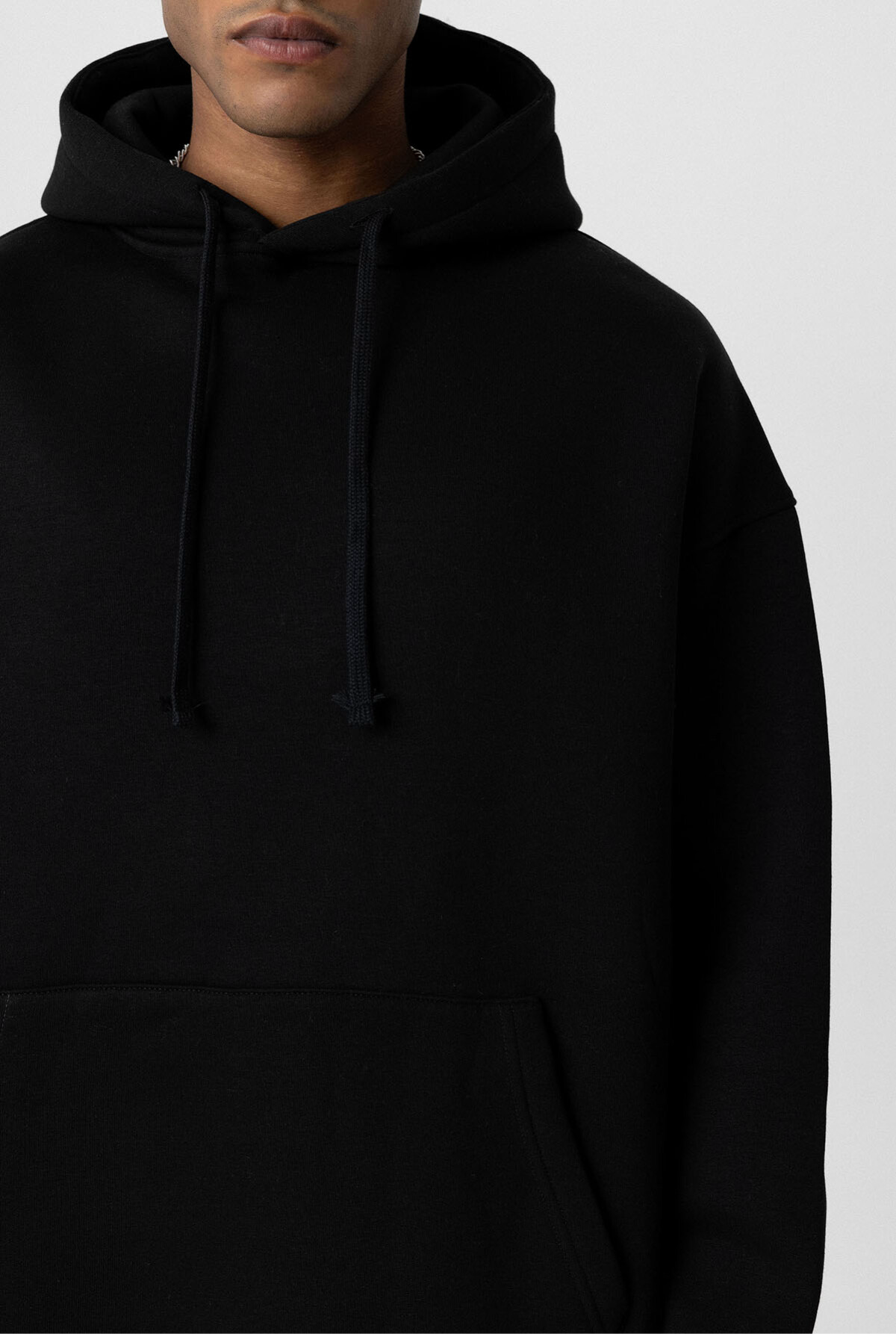 THE CLASSIC BLACK HOODIE